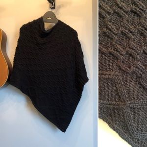 Poncho Wooden Ships M/L NWT